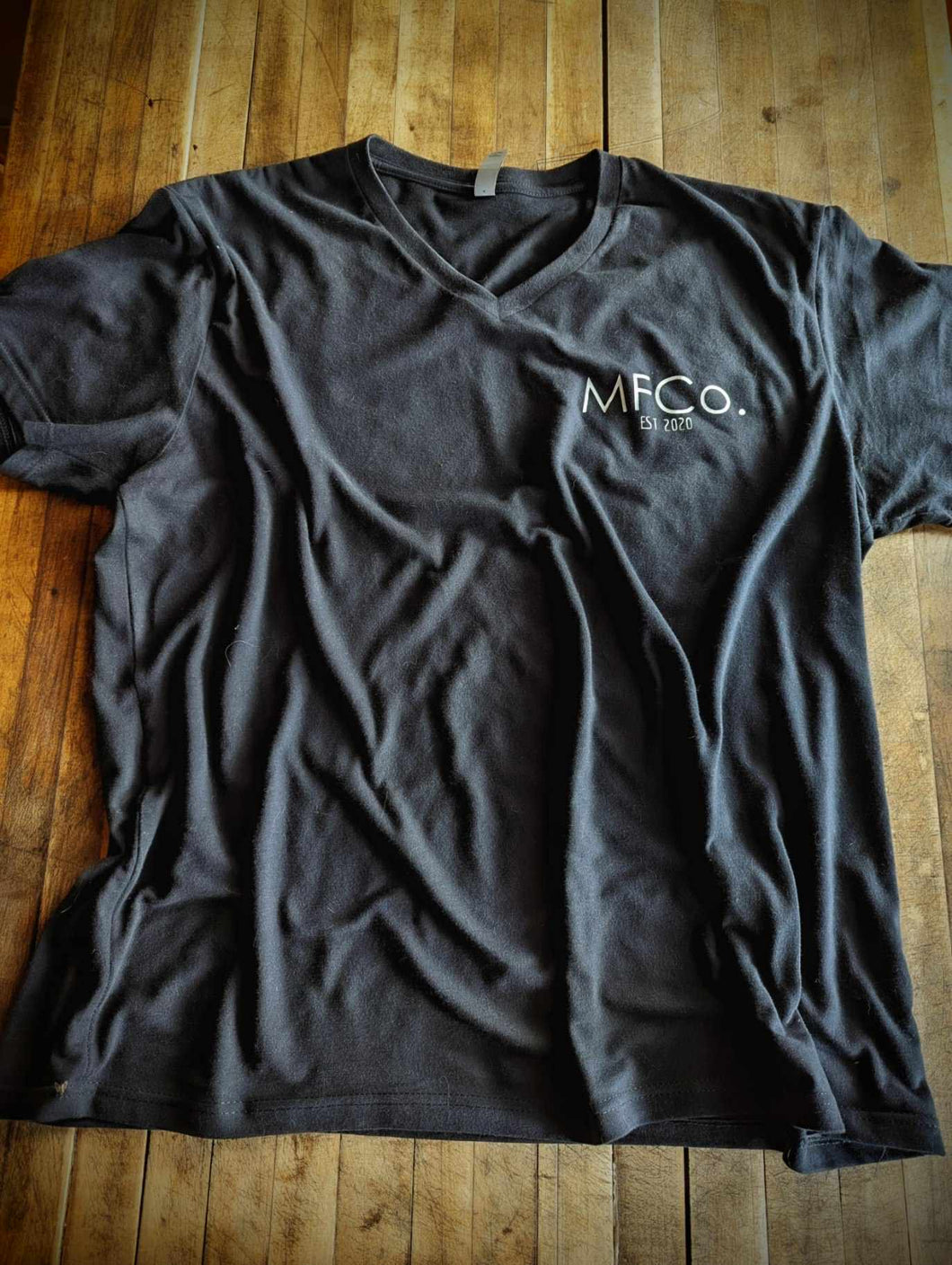 Men v-neck t-shirt logo MFCo.